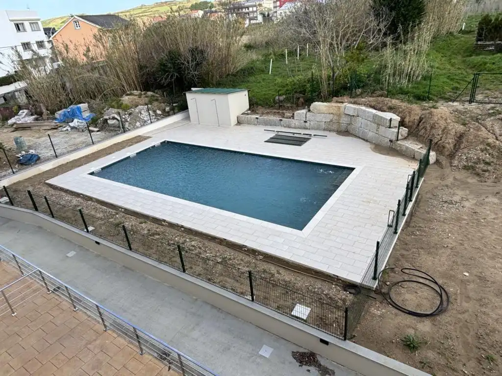 Piscina de Pis en venda en Ortigueira amb Calefacció, Jardí privat i Terrassa