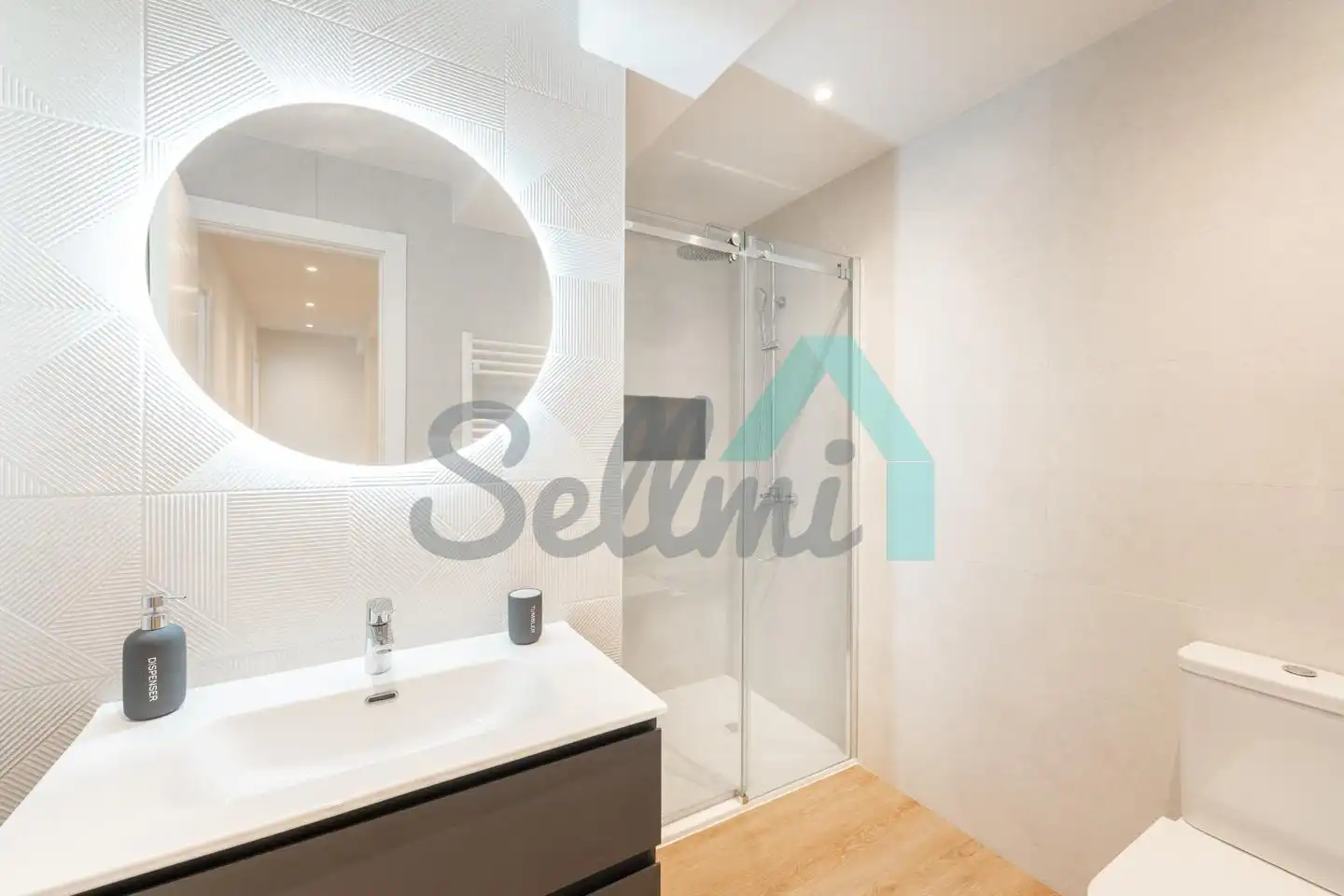 Bathroom of Flat for rent in Oviedo   with Heating, Terrace and Furnished