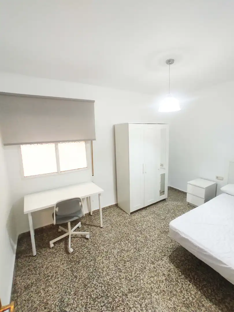 Bedroom of Flat for share in Granada  with Furnished, Washing machine and Microwave