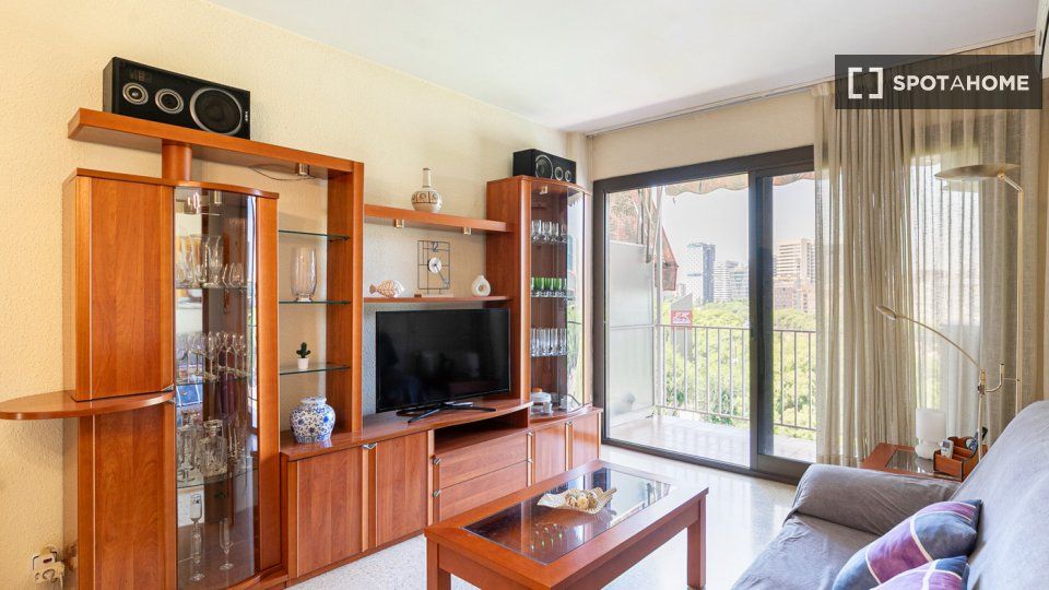 Sala d'estar de Pis de lloguer en L'Hospitalet de Llobregat amb Aire condicionat, Calefacció i Moblat