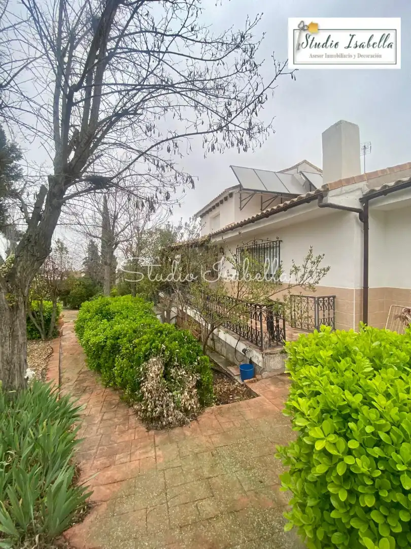 Vista exterior de Casa o xalet en venda en Nambroca amb Aire condicionat, Calefacció i Jardí privat
