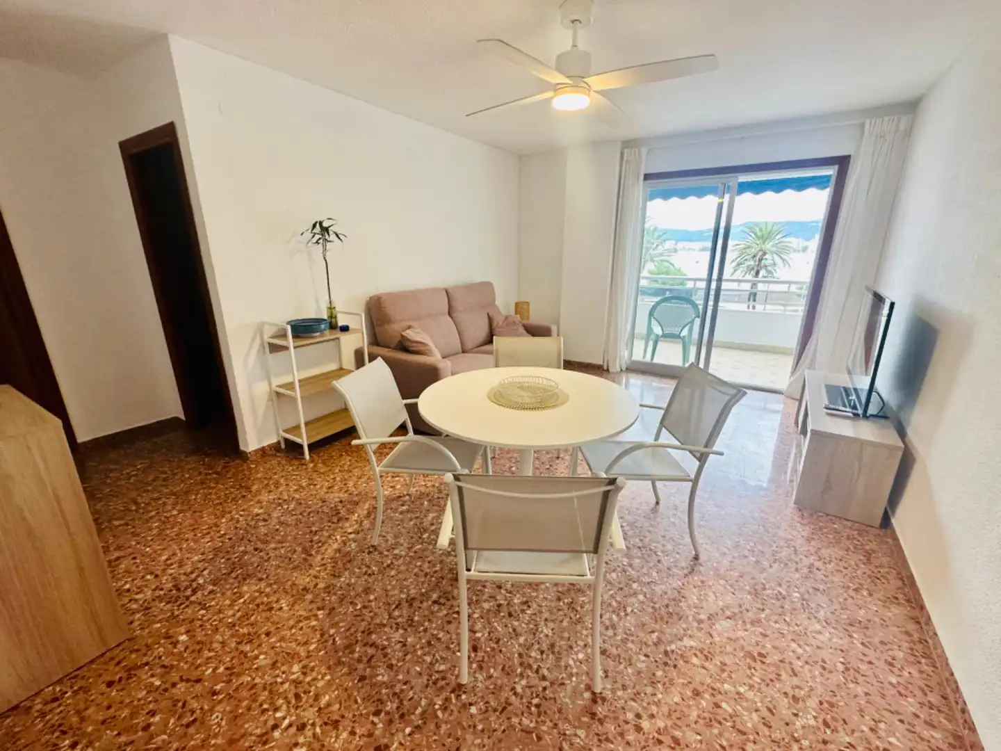 Habitación de Apartamento de alquiler en Cullera con Aire acondicionado, Jardín privado y Terraza