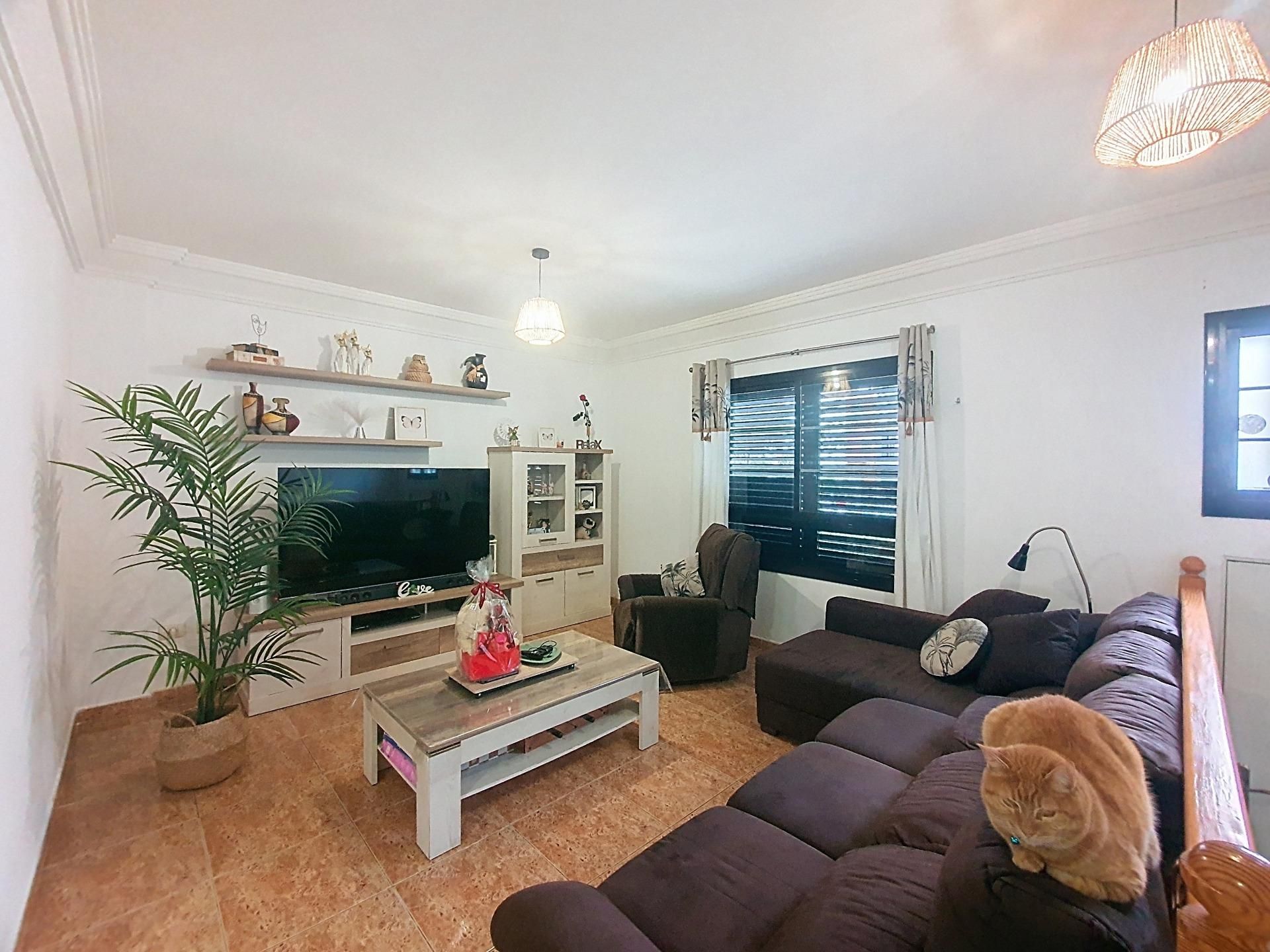 Sala d'estar de Casa adosada en venda en Las Palmas de Gran Canaria amb Terrassa, Traster i Balcó