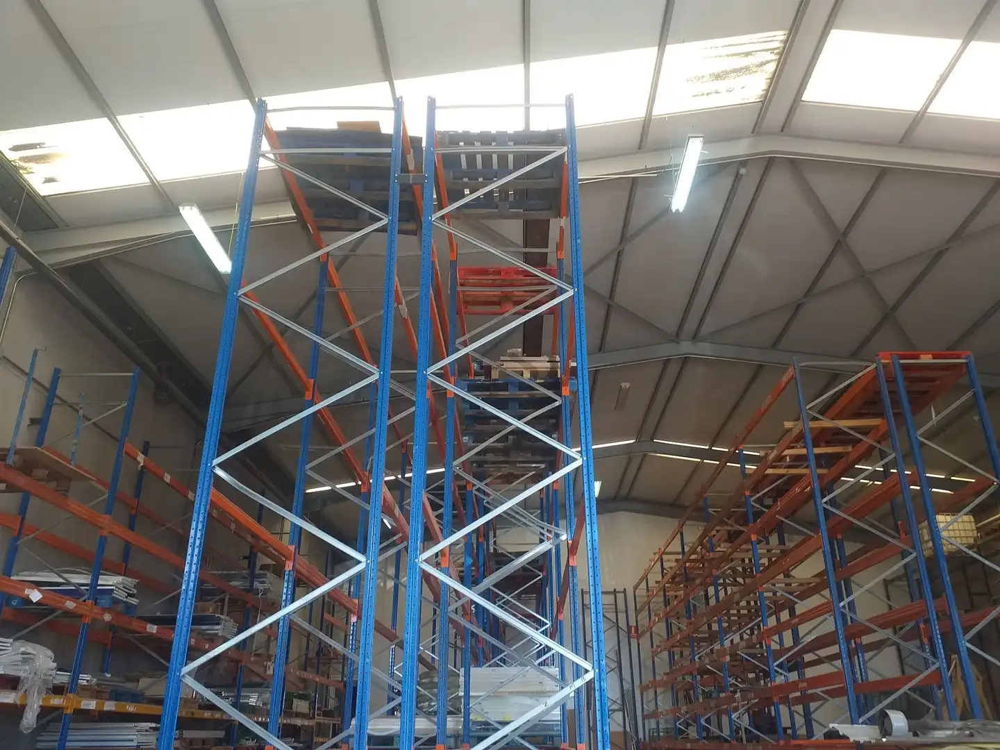 Industrial buildings for rent in Arona