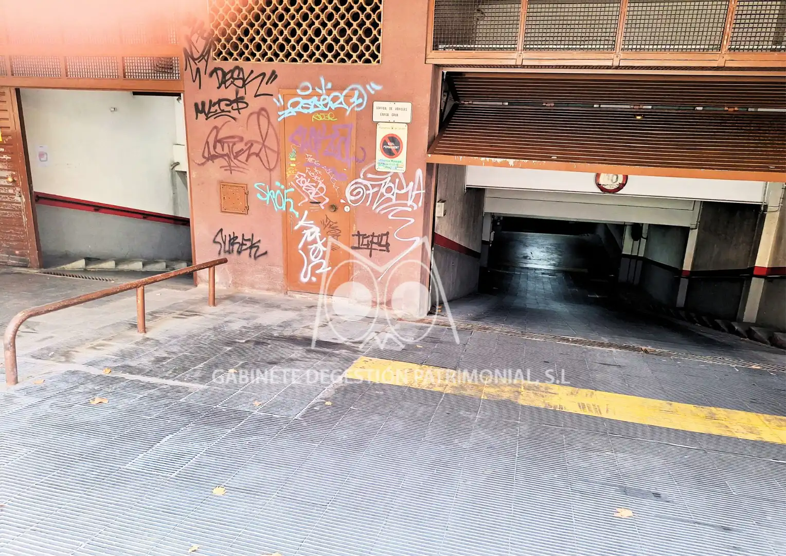 Parkplatz von Garage zur Miete in Sabadell mit Alarm