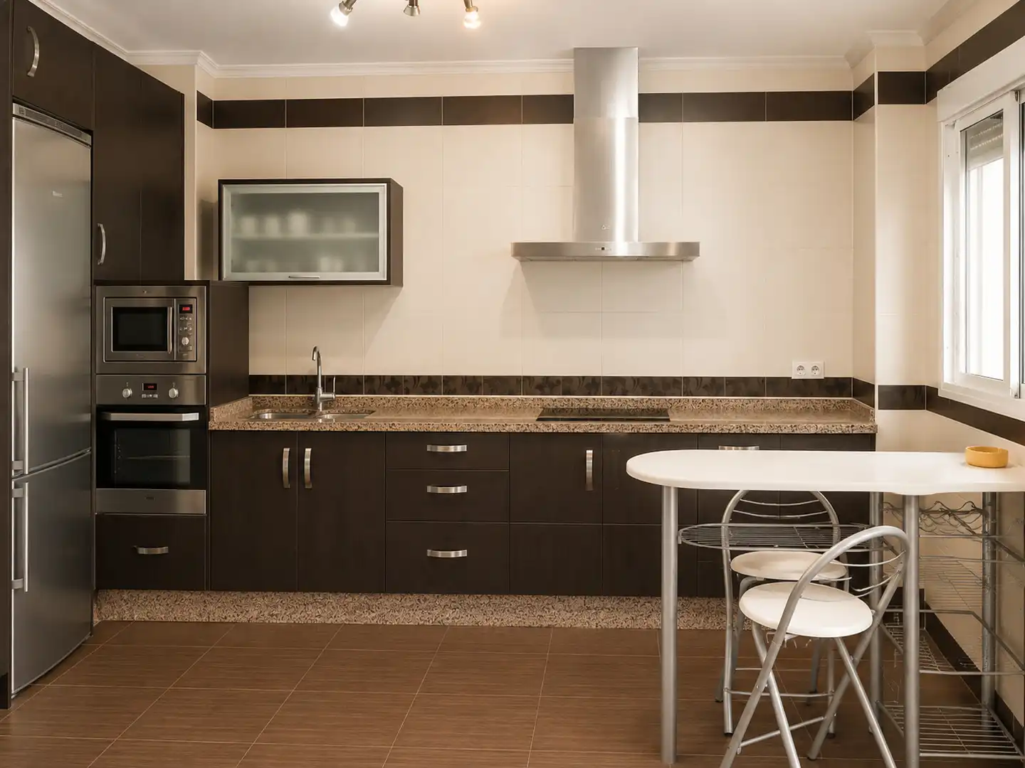 Cocina de Casa adosada en venta en Lora del Río con Aire acondicionado, Terraza y Trastero