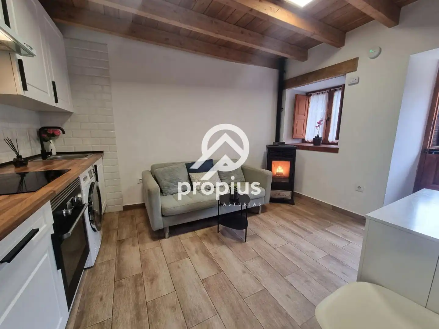 Wohnzimmer von Einfamilien-Reihenhaus zum Verkauf in Cangas de Onís mit Heizung und Terrasse