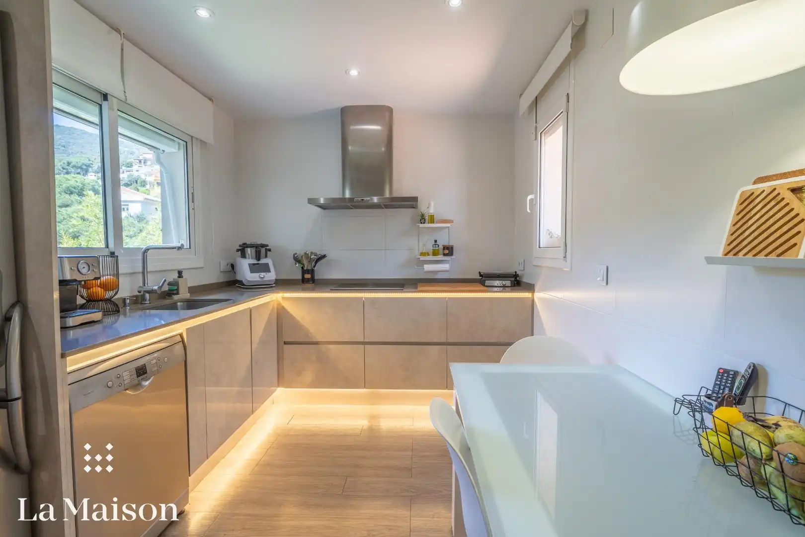 Cocina de Casa o chalet en venta en Alella con Aire acondicionado, Calefacción y Jardín privado