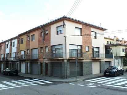 Vista exterior de Casa adosada en venda en Tona amb Calefacció i Balcó