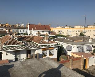 Vista exterior de Casa o xalet en venda en Mairena del Aljarafe amb Terrassa