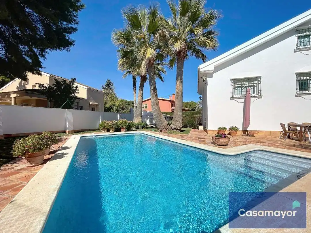 Vista exterior de Casa o xalet en venda en Alicante / Alacant amb Calefacció, Jardí privat i Terrassa