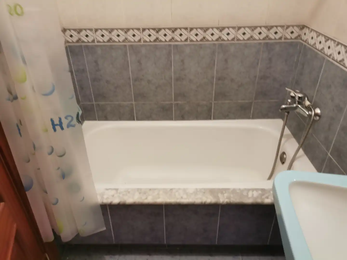 Badezimmer von Wohnung zur Miete in Santiago de Compostela  mit Heizung und Möbliert