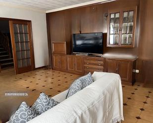 Sala d'estar de Casa adosada en venda en Terrassa amb Aire condicionat, Calefacció i Terrassa