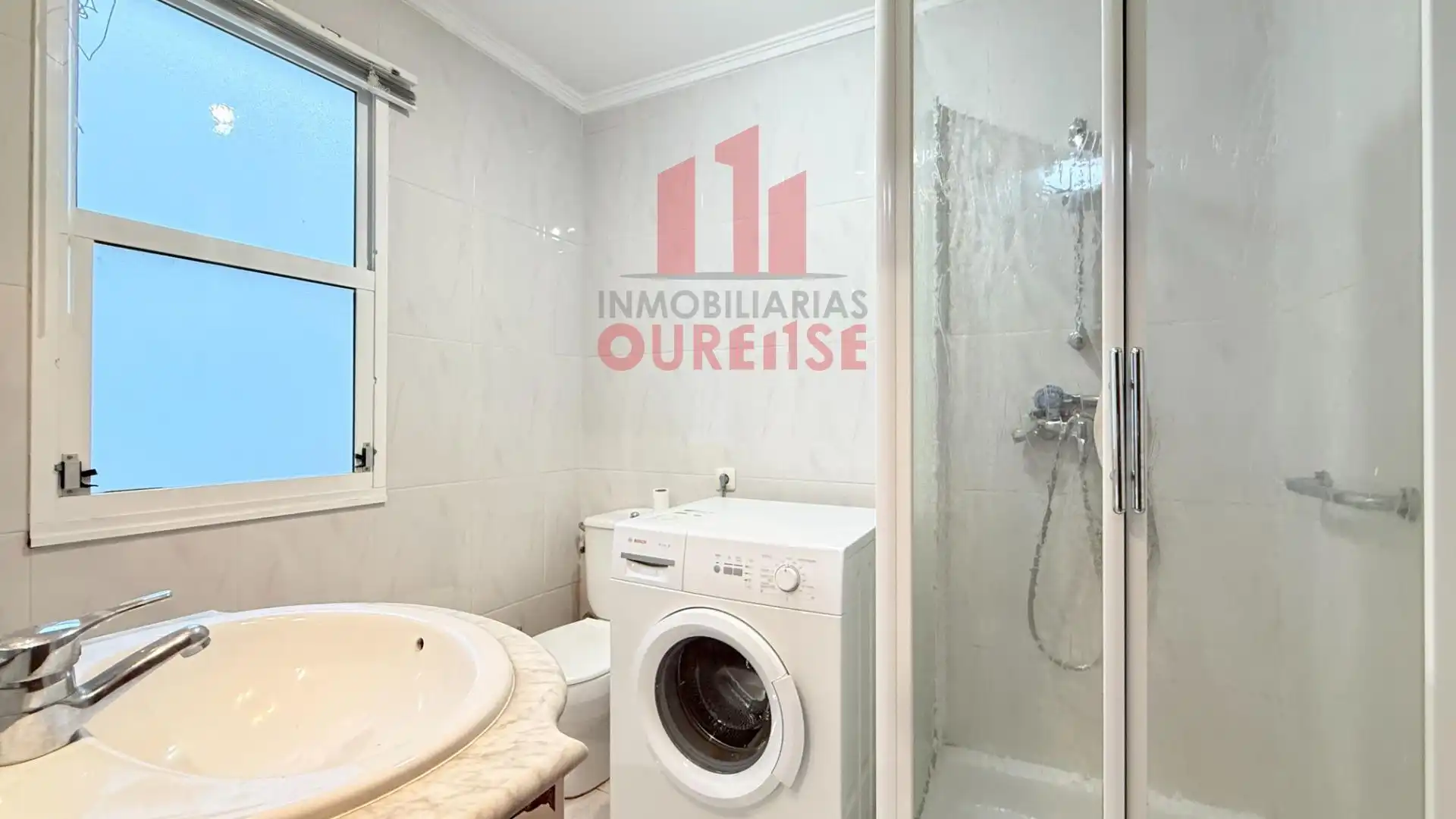 Bany de Pis de lloguer en Ourense Capital  amb Calefacció i Moblat