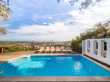 Chalet con balcón en venta en Selva