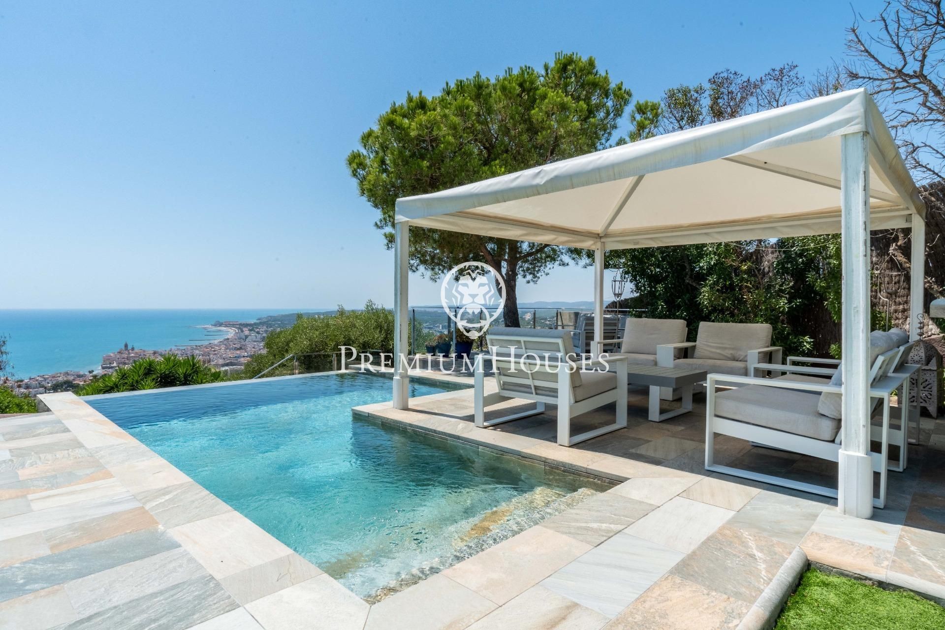 Terrace of House or chalet for sale in Sitges  with Air Conditioner, Heating and Private garden