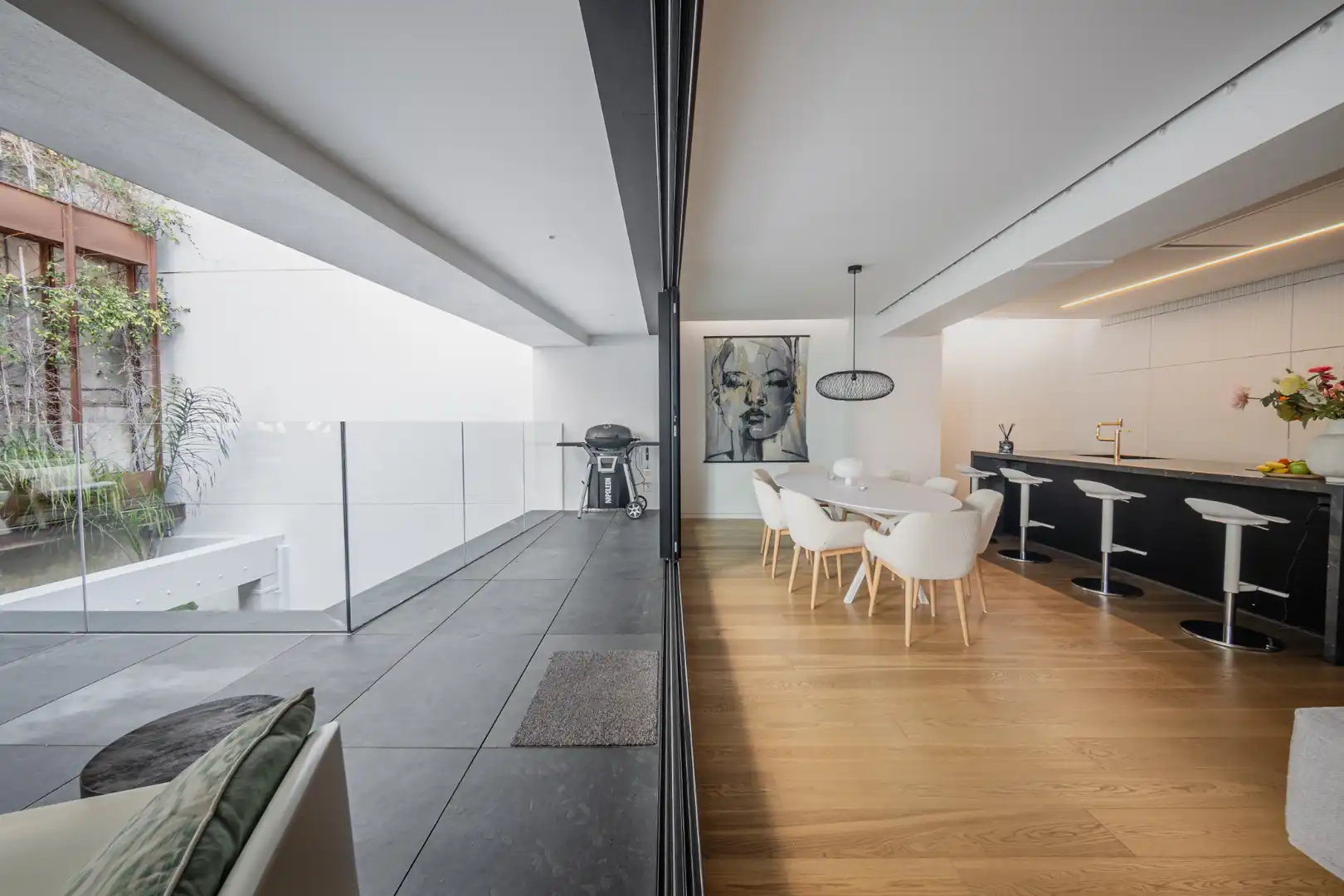 Terrasse von Maisonette zum Verkauf in Barcelona mit Klimaanlage, Heizung und Privatgarten
