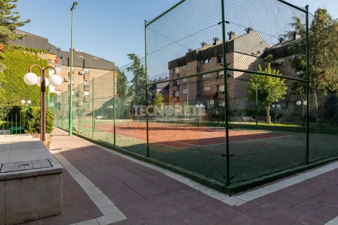 Aparcament de Pis en venda en Majadahonda amb Calefacció, Terrassa i Traster