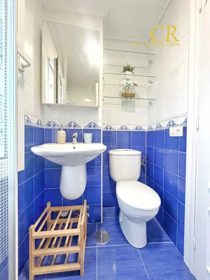 Baño de Ático en venta en Gijón  con Calefacción, Amueblado y Horno
