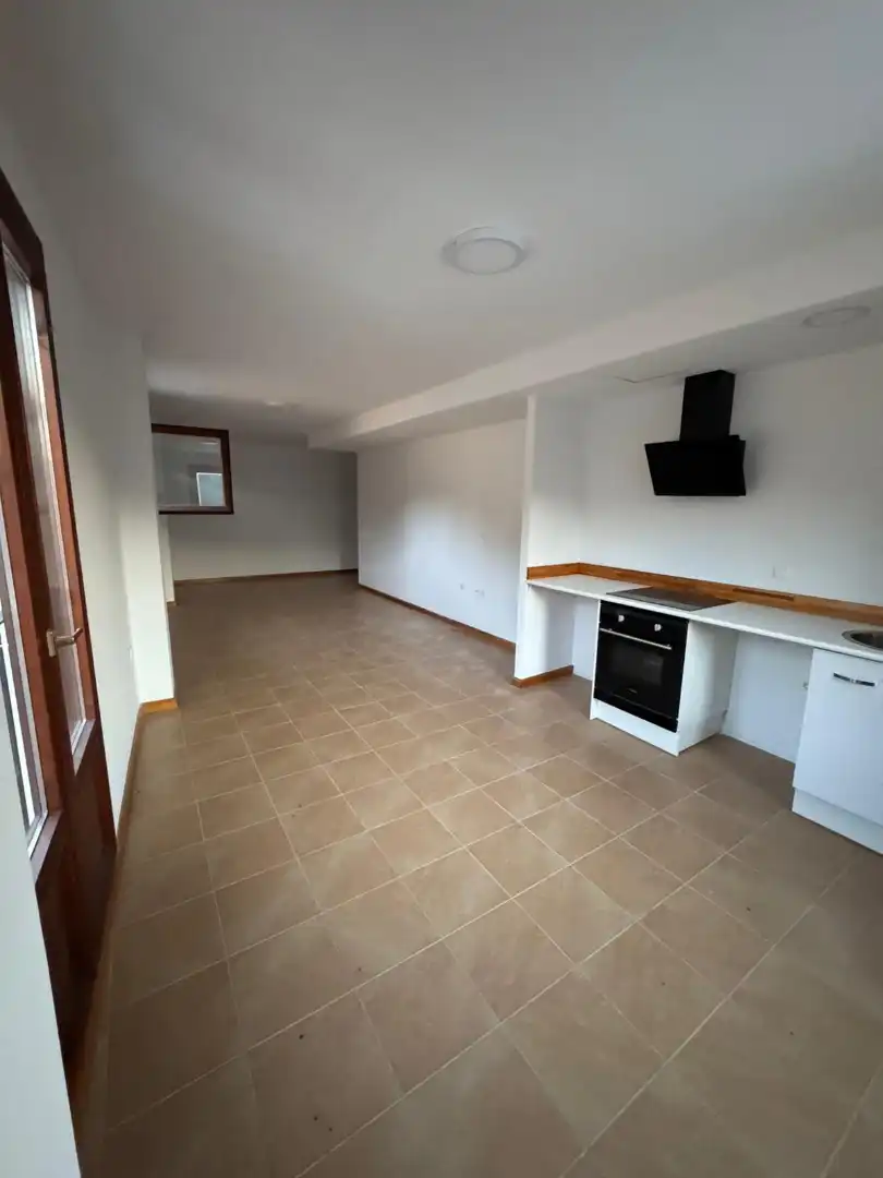 Maisonette zum Verkauf in Chóvar mit Ofen