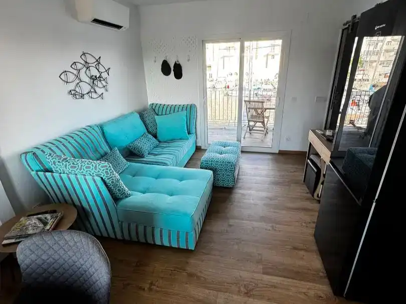 Sala d'estar de Casa adosada en venda en Empuriabrava amb Aire condicionat i Balcó