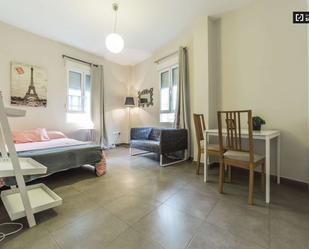 Bedroom of Flat to share in  Valencia Capital  with Air Conditioner and Terrace