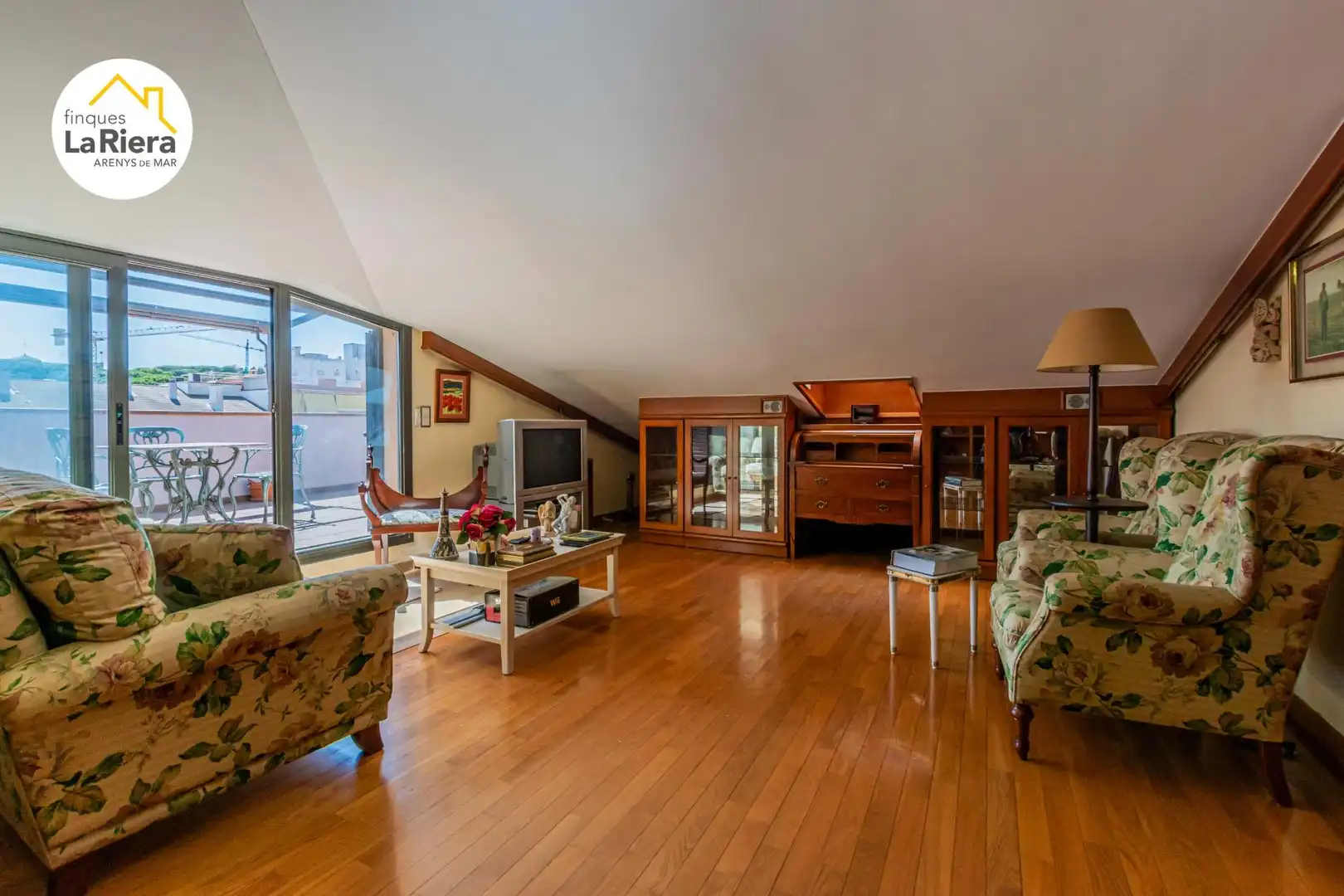 Sala de estar de Ático en venta en Arenys de Mar con Aire acondicionado, Calefacción y Parquet