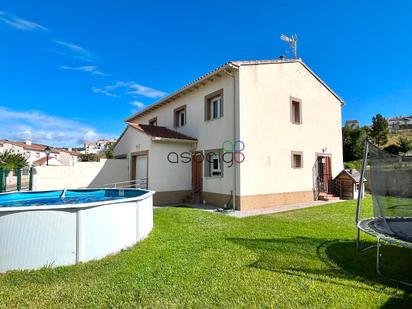 Außenansicht von Einfamilien-Reihenhaus zum verkauf in Armuña de Tajuña