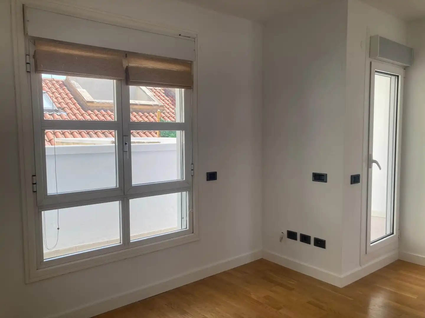 Schlafzimmer von Dachboden zur Miete in Zaragoza mit Klimaanlage, Heizung und Parkett