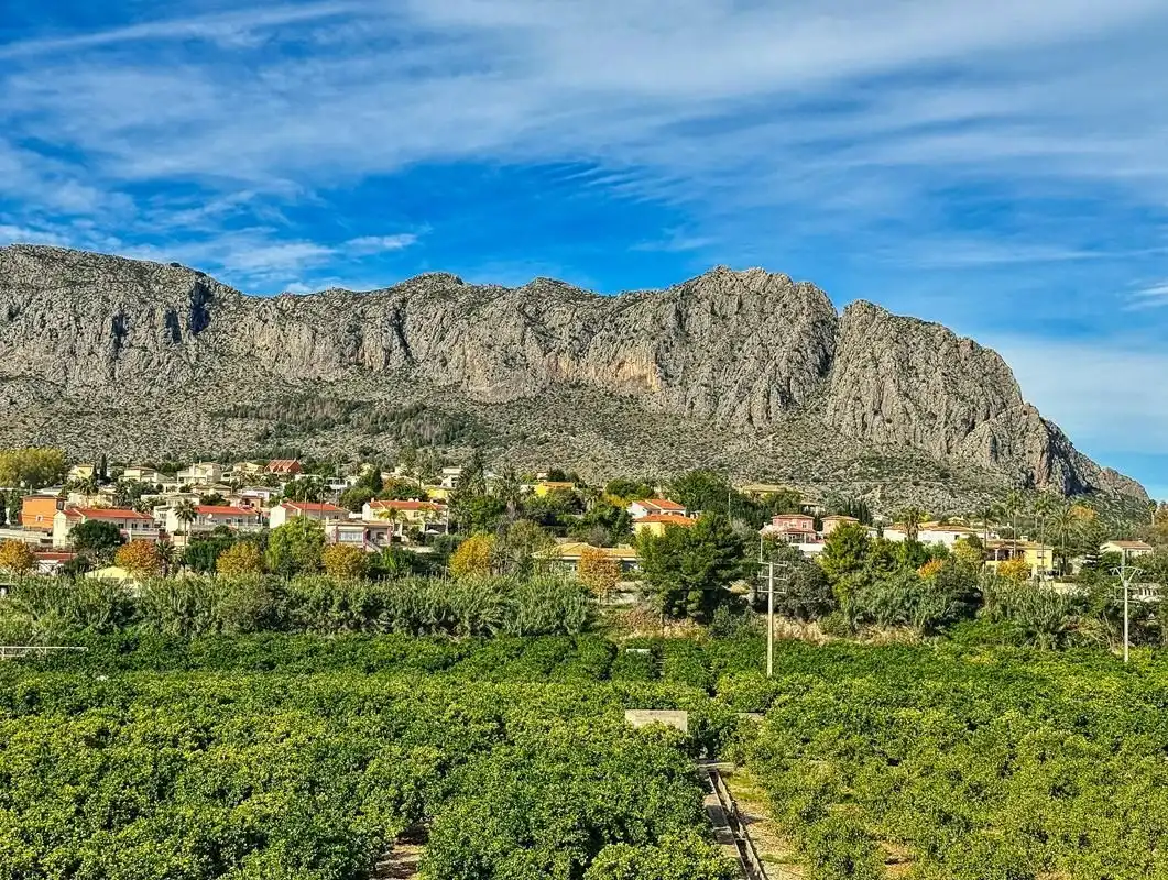 Vista exterior de Casa o xalet en venda en Beniarbeig amb Jardí privat, Terrassa i Traster