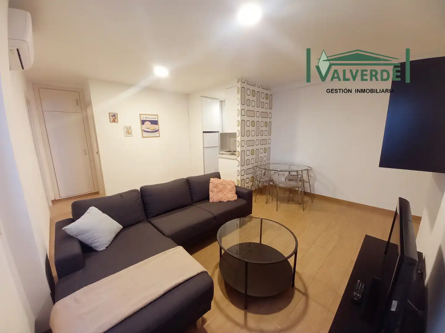 Sala d'estar de Apartament de lloguer en Granada amb Aire condicionat, Calefacció i Moblat