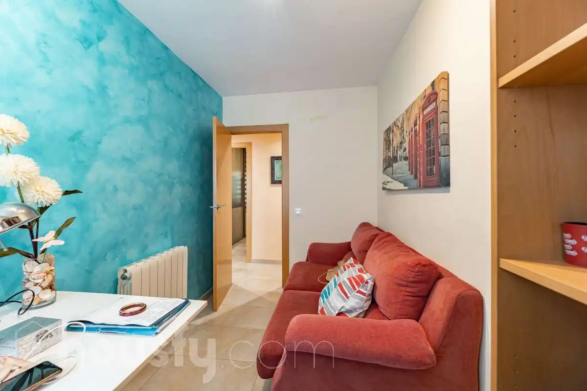 Sala de estar de Piso en venta en Sant Boi de Llobregat con Calefacción, Amueblado y Balcón
