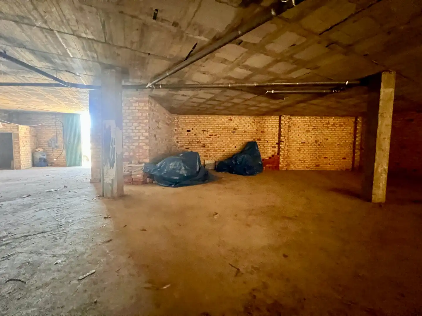 Local comercial en venta en Calle Martínez Montañés 1, imagen 4