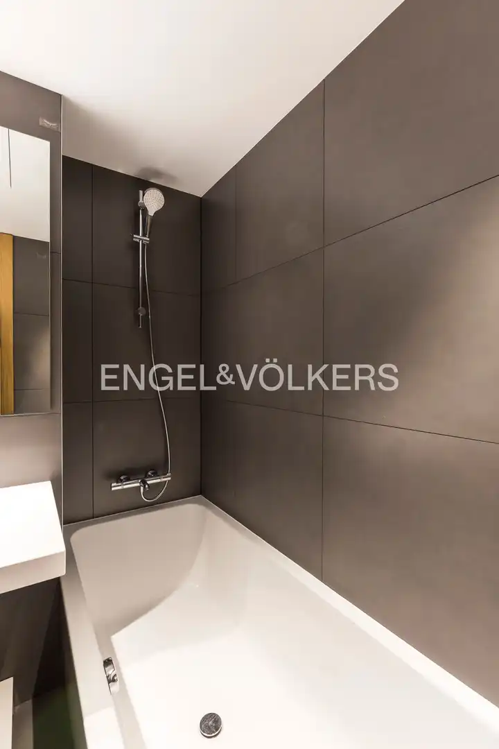 Bathroom of Flat for rent in Madrid  with Air Conditioner, Heating and Storage room