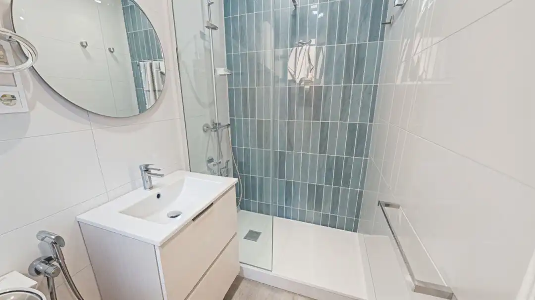 Bathroom of Flat for sale in Madrid  with Air Conditioner, Heating and Furnished