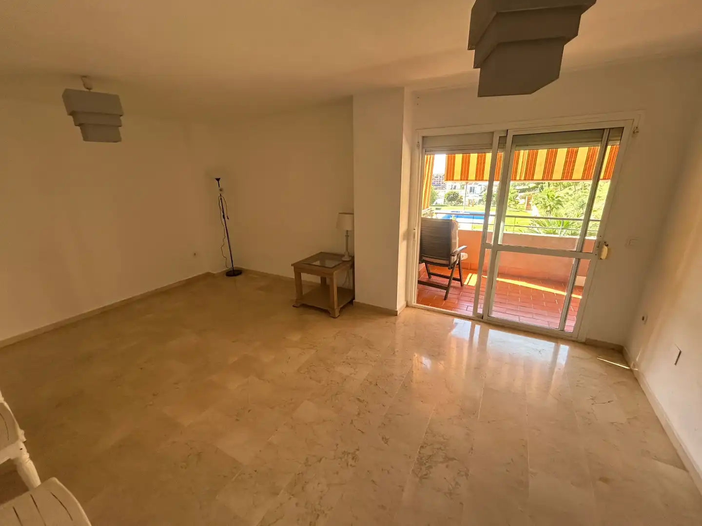 Sala de estar de Piso en venta en Málaga con Terraza, Balcón y Piscina comunitaria