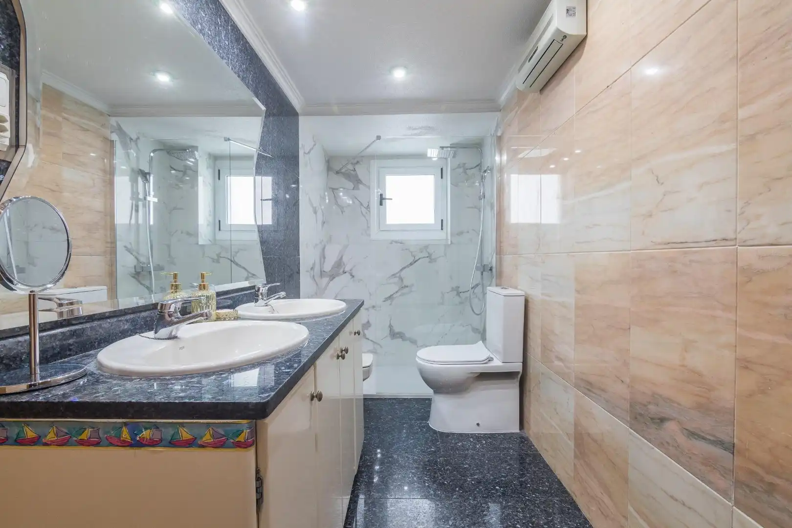Baño de Piso en venta en Elche / Elx con Aire acondicionado y Balcón
