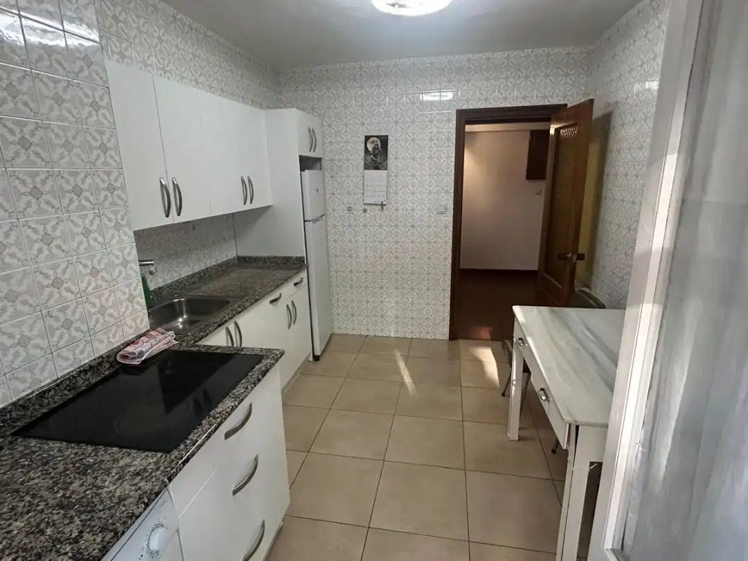 Cuina de Pis en venda en Bilbao  amb Terrassa i Balcó
