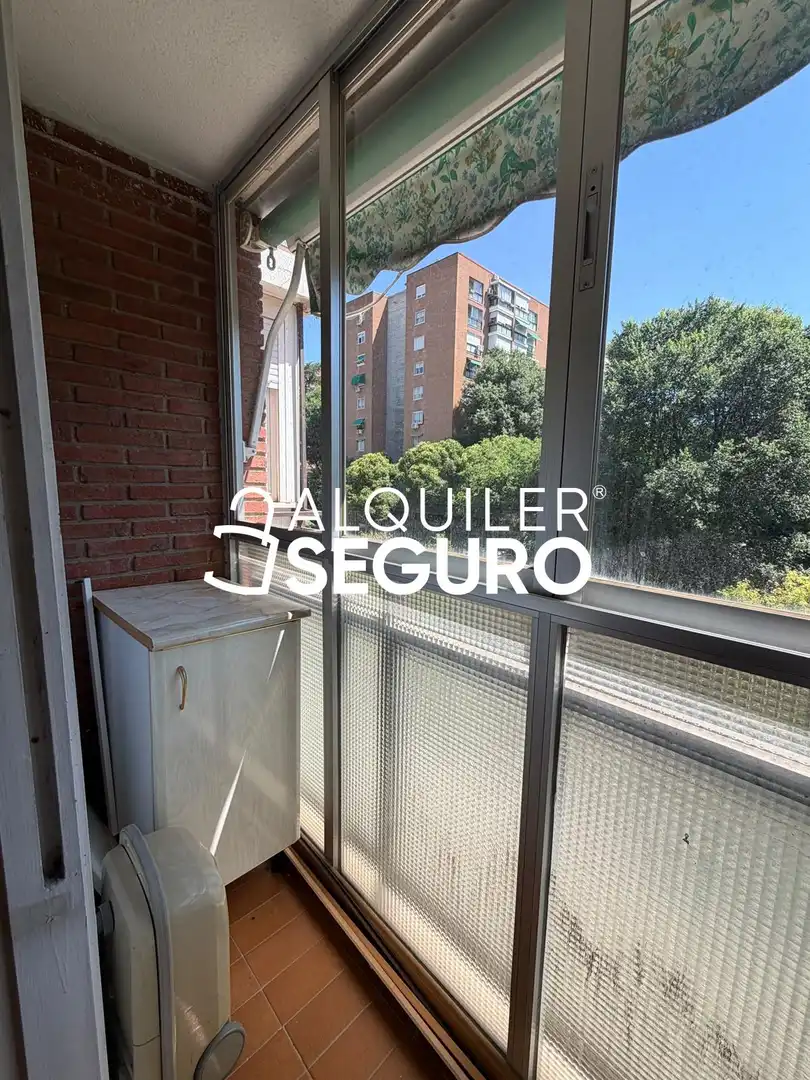 Vista exterior de Pis de lloguer en Madrid amb Calefacció, Terrassa i Moblat