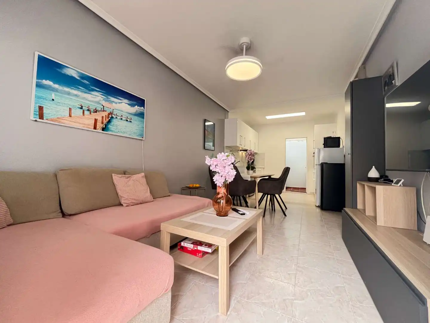 Sala d'estar de Casa adosada en venda en Orihuela amb Aire condicionat, Terrassa i Piscina