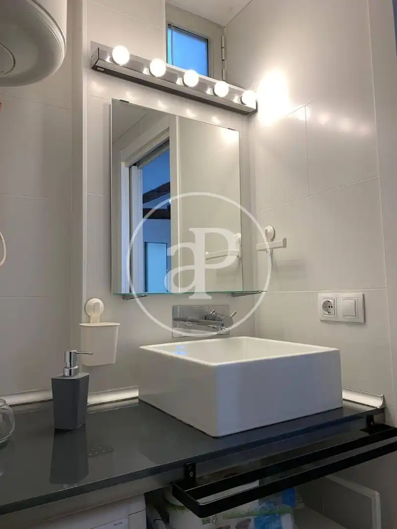 Bathroom of Lofts for sale in Valencia  with Air Conditioner, Heating and Furnished