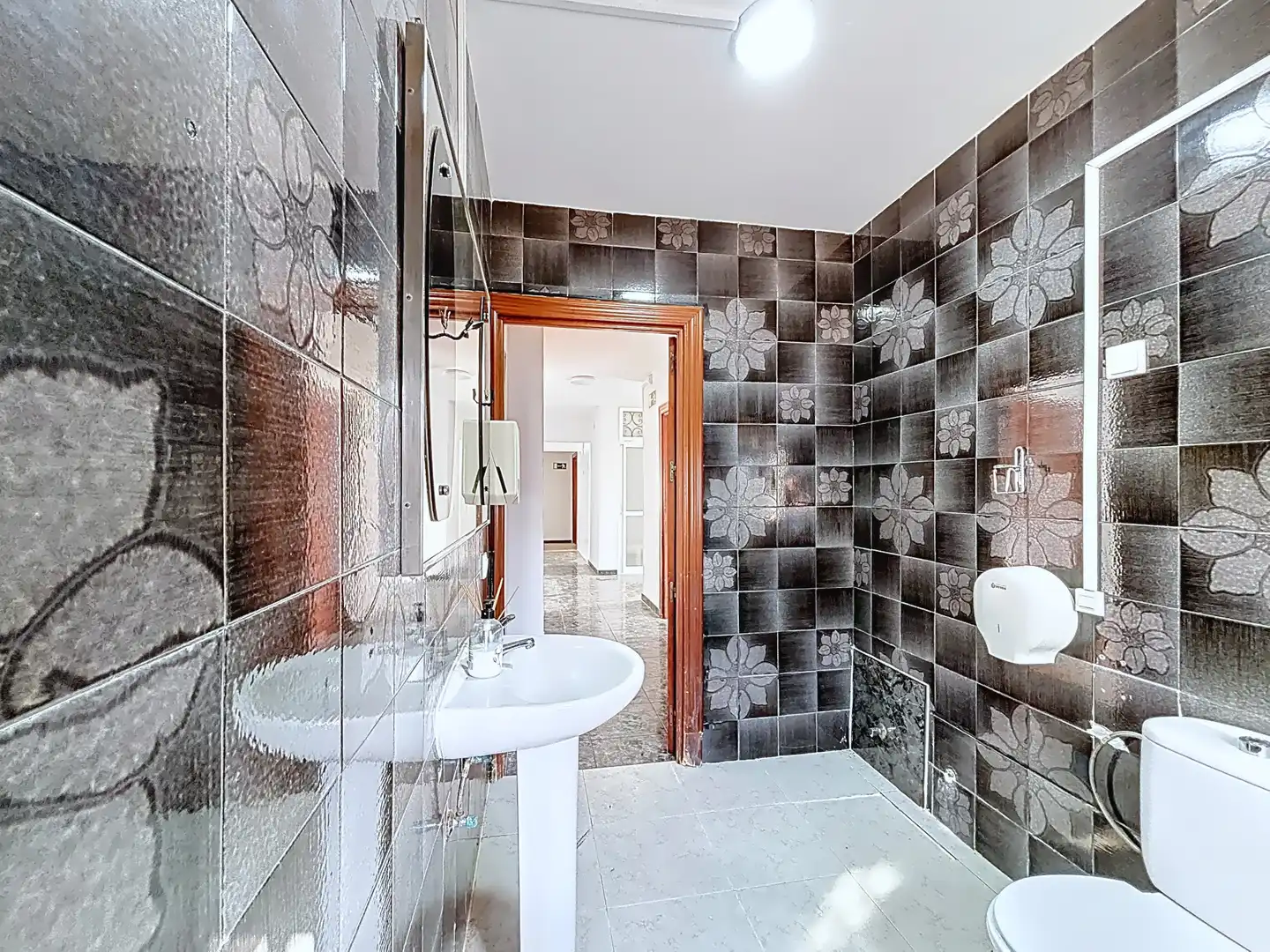 Bathroom of Houses for sale in Málaga  with Air Conditioner, Private garden and Terrace