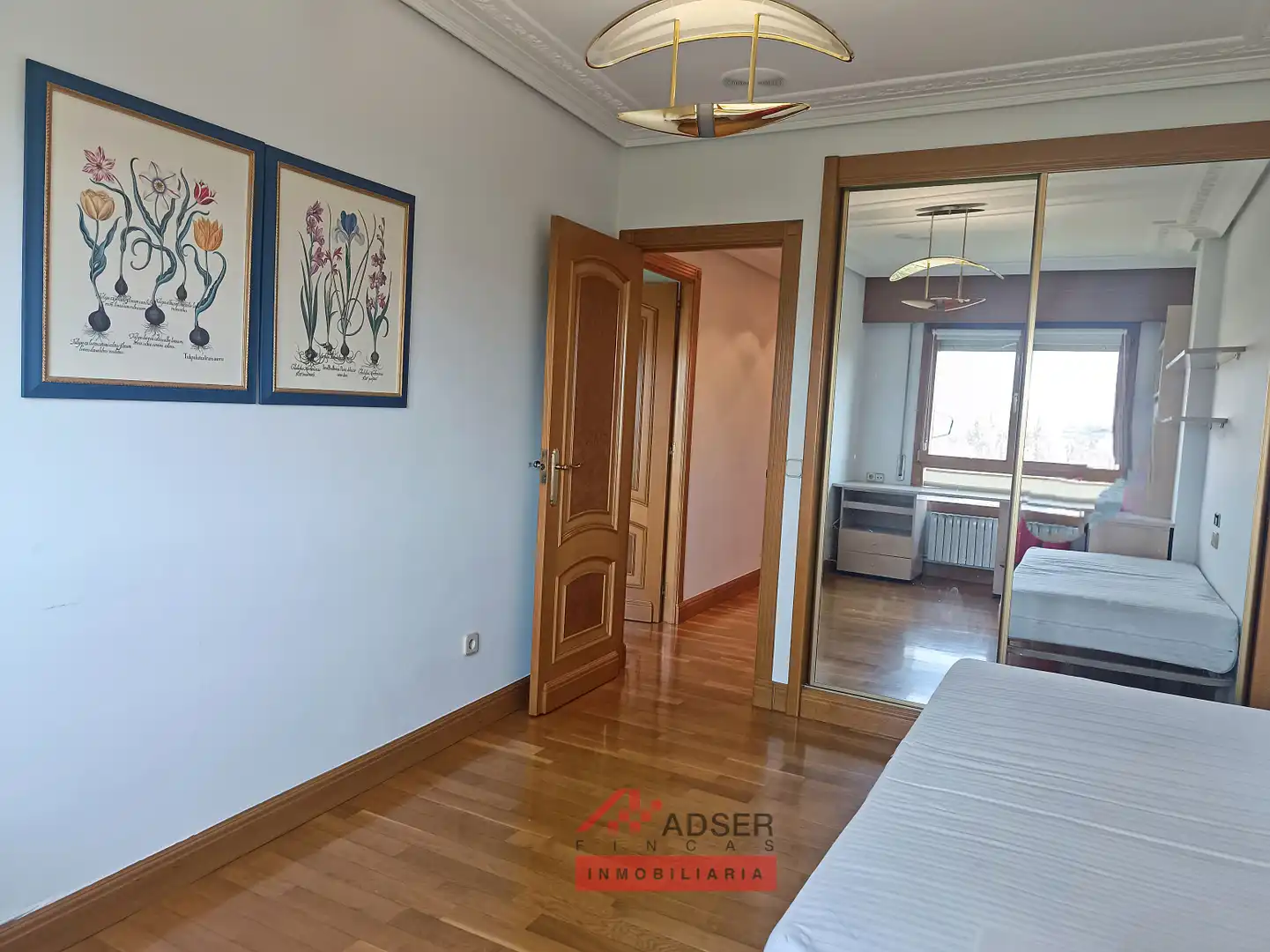 Habitación de Piso en venta en  Logroño con Calefacción, Parquet y Terraza