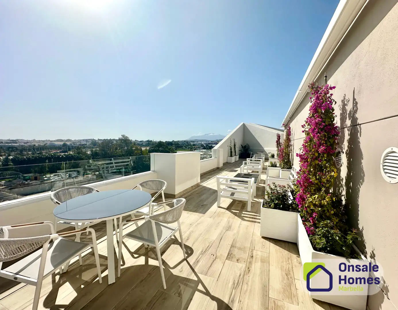 Terrasse von Dachboden zur Miete in Marbella mit Klimaanlage, Terrasse und Abstellraum