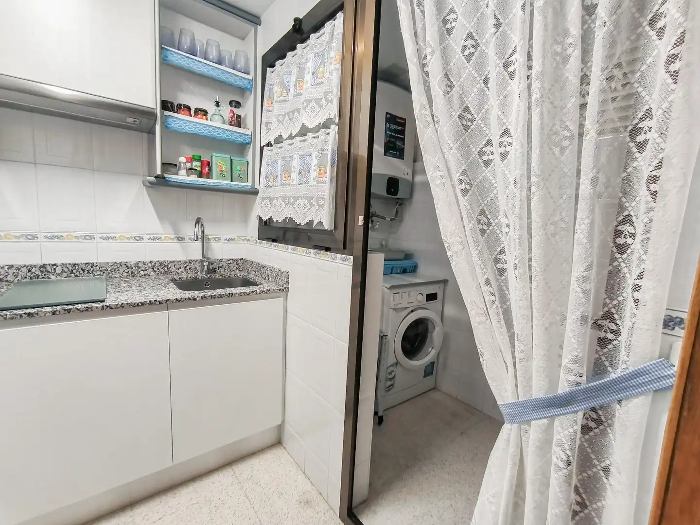 Cuina de Apartament en venda en Benidorm amb Calefacció, Moblat i Piscina comunitària