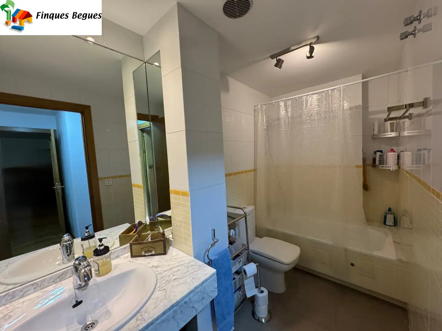 Baño de Dúplex en venta en Begues con Calefacción, Parquet y Terraza