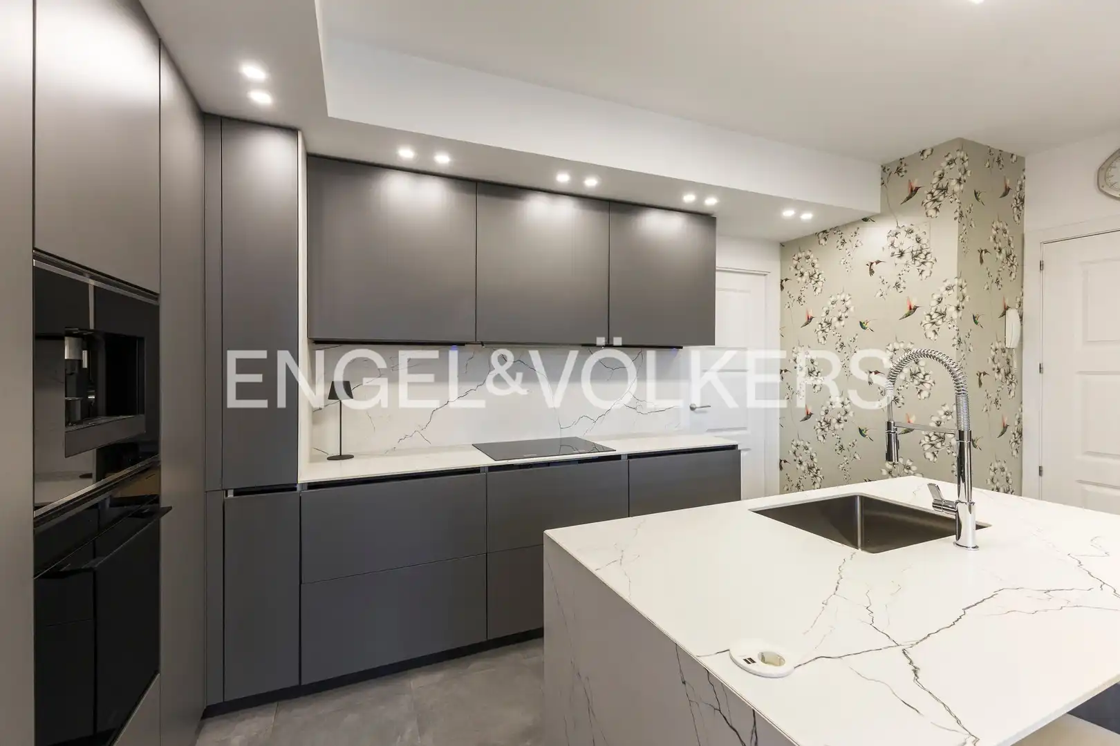 Kitchen of Flat for sale in Madrid  with Air Conditioner, Heating and Parquet flooring