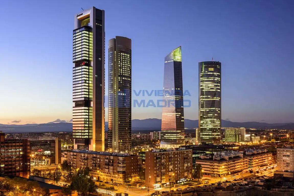 Außenansicht von Wohnung zur Miete in Madrid mit Heizung, Terrasse und Abstellraum