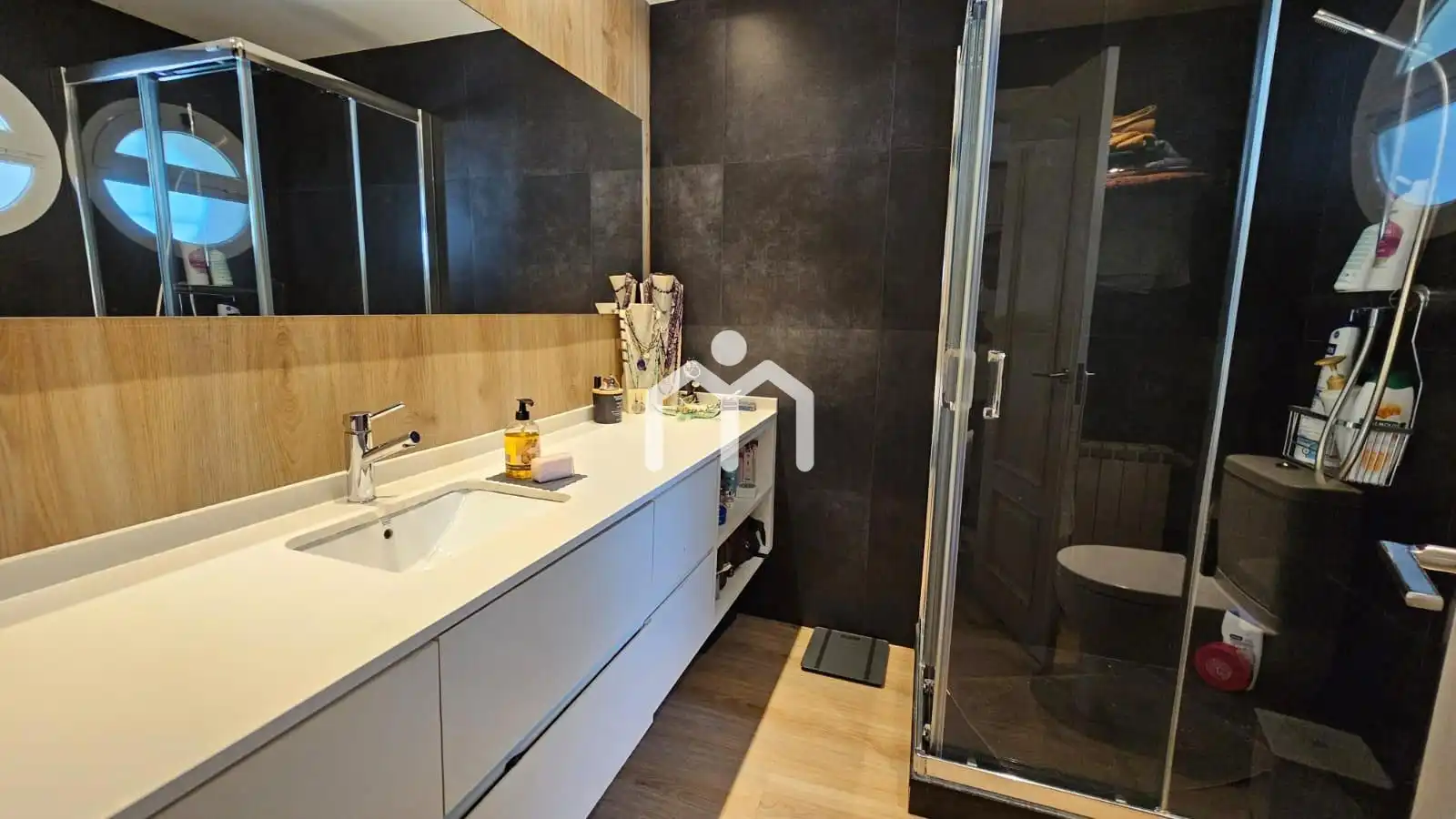 Baño de Casa o chalet en venta en Cabrils con Calefacción, Parquet y Terraza