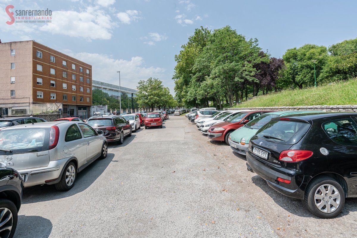 Aparcament de Apartament en venda en Santander amb Calefacció